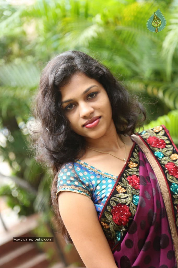 Actress Chaitra Hot Stills - 33 / 152 photos