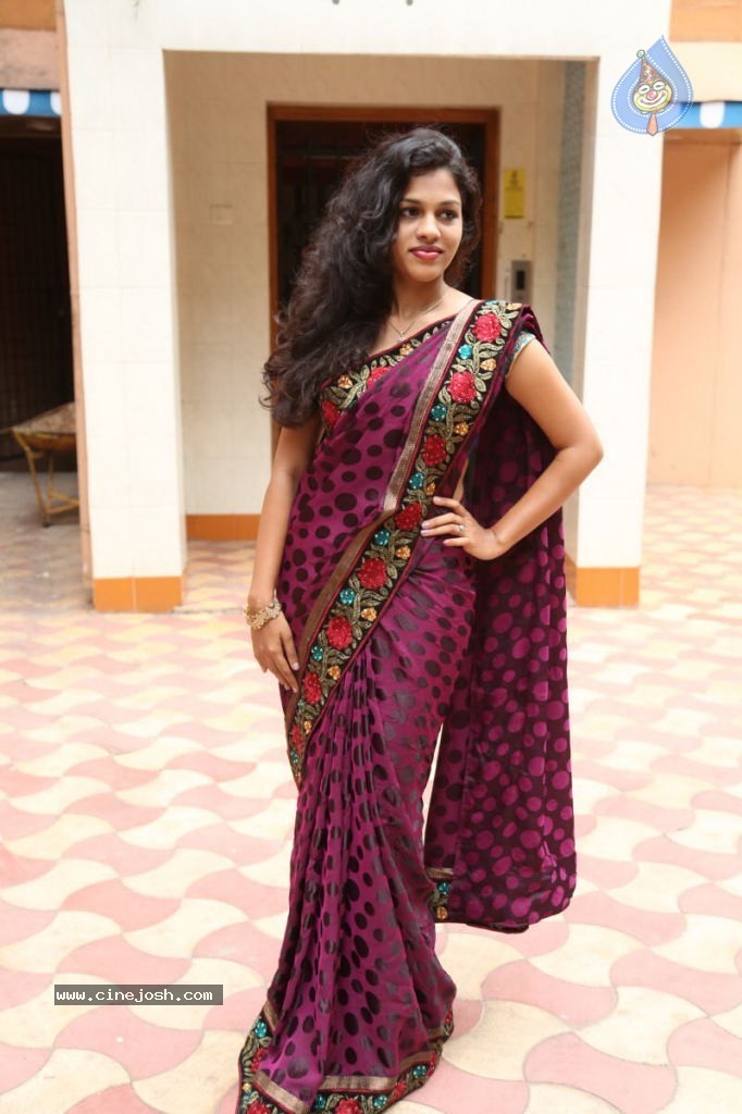Actress Chaitra Hot Stills - 94 / 152 photos