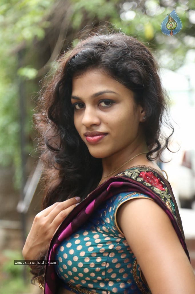 Actress Chaitra Hot Stills - 124 / 152 photos