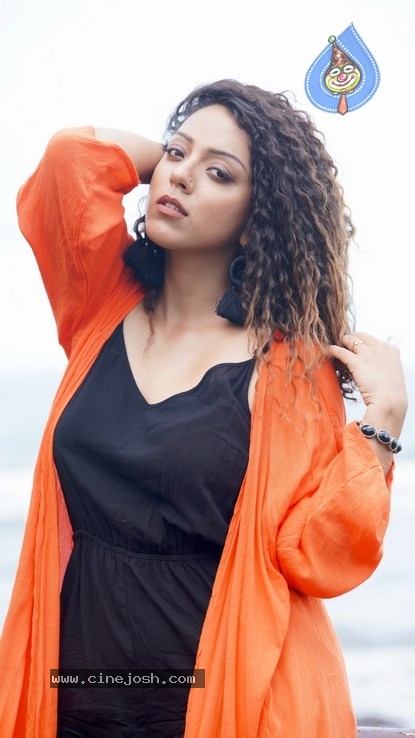 Actress Deviyani Sharma Stills - 10 / 11 photos