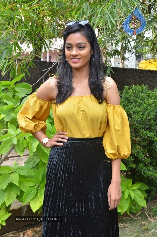 Actress Gayathri Latest Stills - 3 / 6 photos