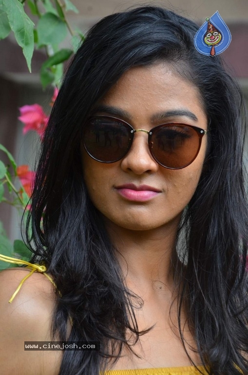 Actress Gayathri Latest Stills - 6 / 6 photos