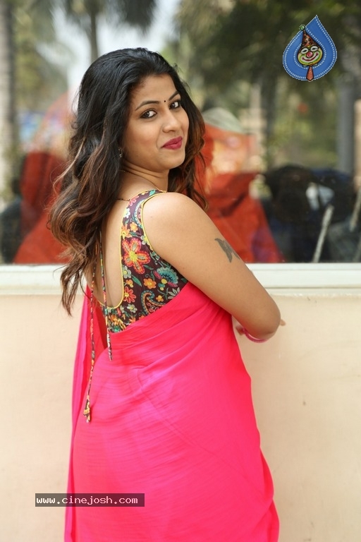 Actress Geetanjali Latest Pics - 10 / 12 photos
