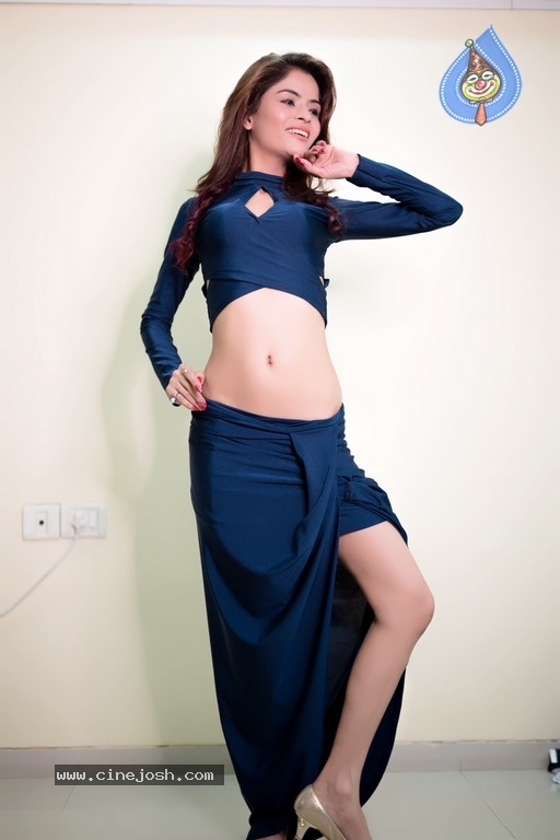 Actress Gehana Vasisth Private Photos - 22 / 36 photos