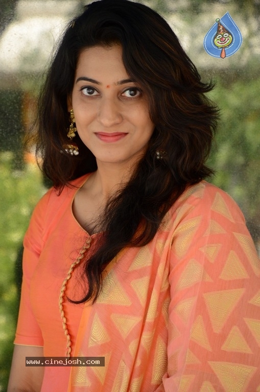 Actress Gouthami New Photos - 15 / 21 photos