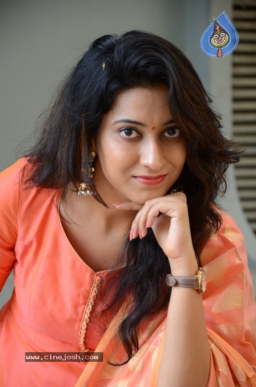 Actress Gouthami New Photos - 16 / 21 photos