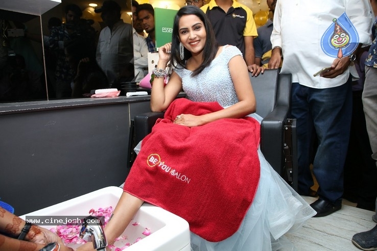 Actress Himaja Inaugurates BeYou Salon at Suchitra - 7 / 20 photos
