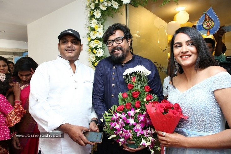 Actress Himaja Inaugurates BeYou Salon at Suchitra - 9 / 20 photos