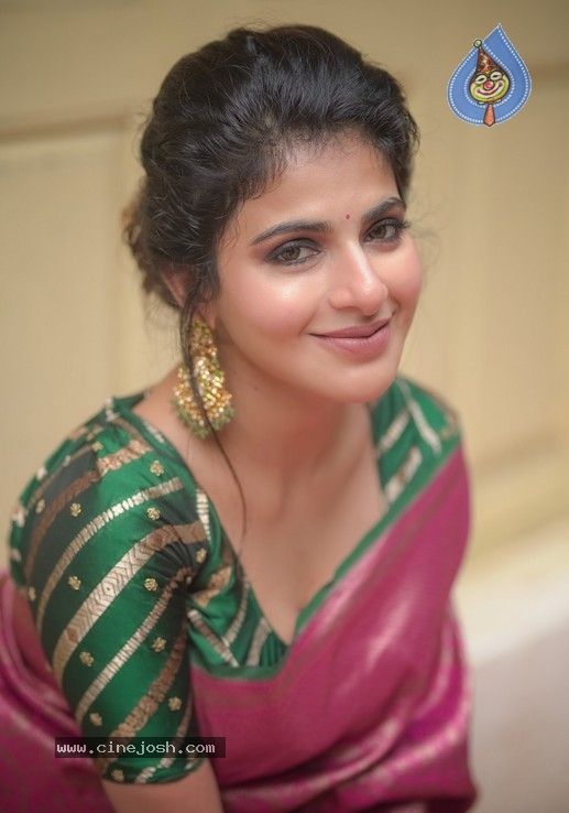 Actress Iswarya Menon  Photos - 4 / 9 photos