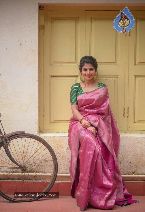 Actress Iswarya Menon  Photos - 5 / 9 photos