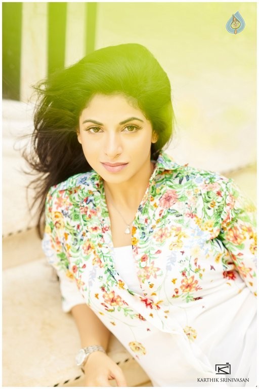 Actress Iswarya Menon Photos - 8 / 12 photos