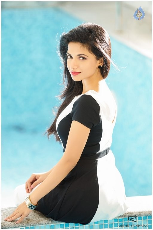 Actress Iswarya Menon Photos - 11 / 12 photos