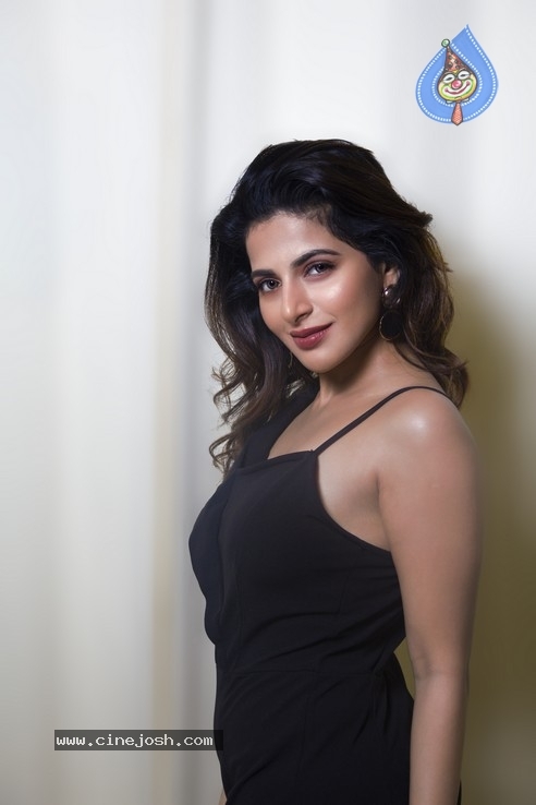 Actress Iswarya Menon Photos - 4 / 5 photos