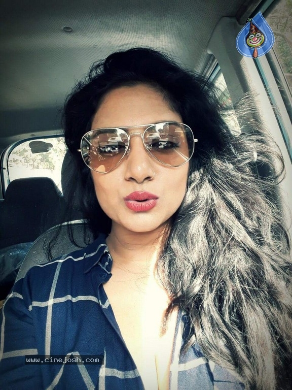 Actress Kavita Radheshyam Photos - 2 / 17 photos