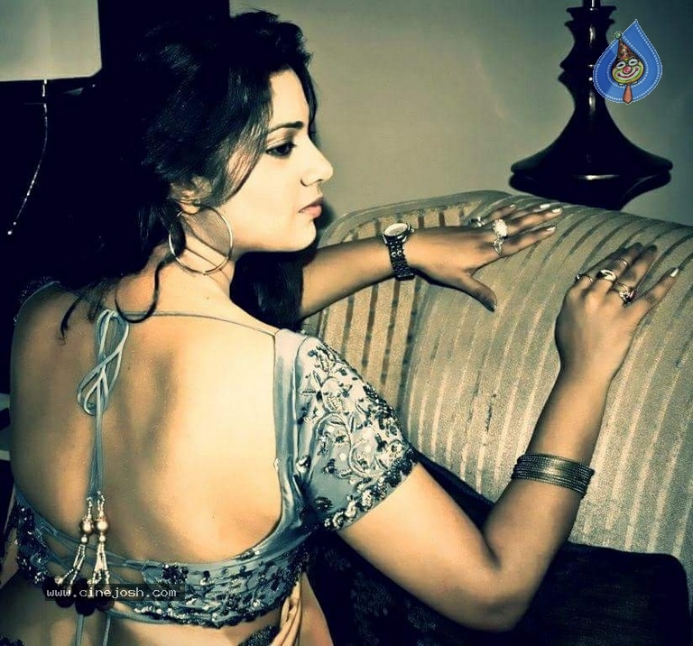 Actress Kavita Radheshyam Photos - 12 / 17 photos