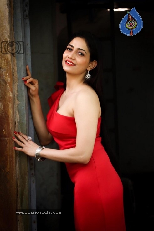 Actress Komal Sharma Photos - 10 / 14 photos