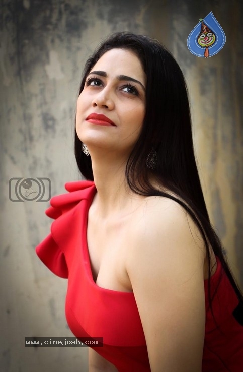 Actress Komal Sharma Photos - 14 / 14 photos
