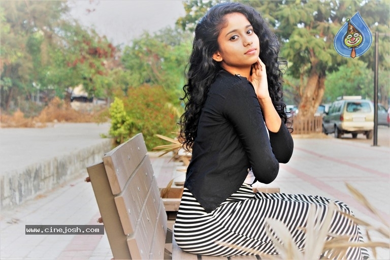Actress Krisha Kurup Pics - 14 / 18 photos