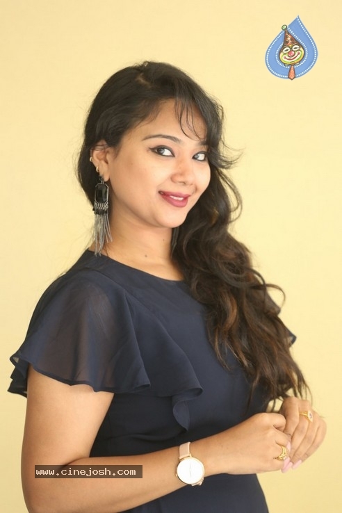 Actress Lizee Gopal Photos - 14 / 21 photos