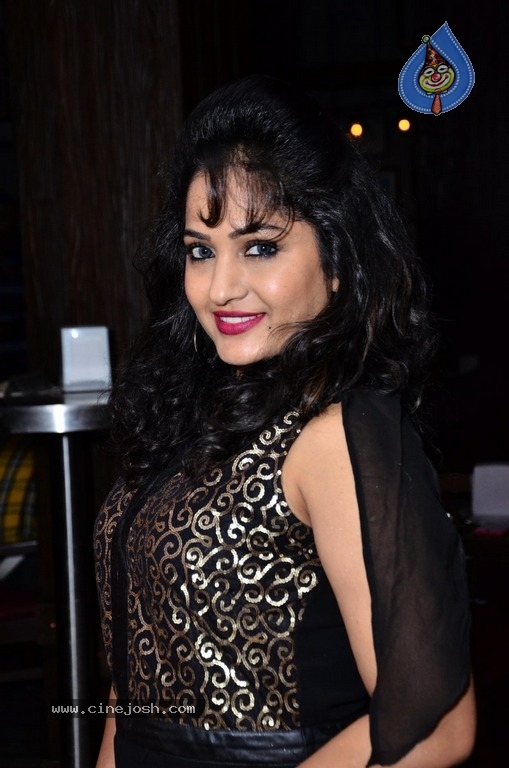 Actress Madhavi Latha Photos - 6 / 12 photos