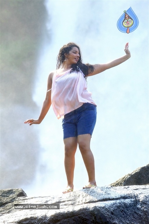 Actress Malavika Menon Photos - 2 / 15 photos