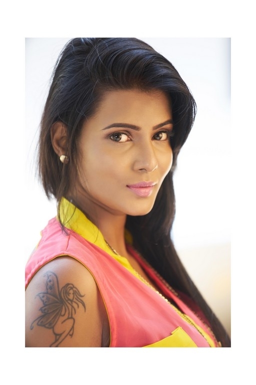 Actress Meera Mithun Pictures - 1 / 26 photos