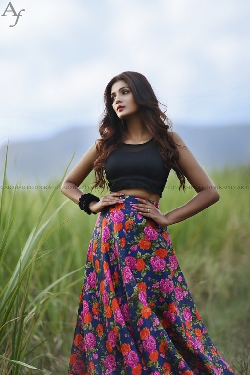 Actress Meera Mithun Pictures - 21 / 26 photos