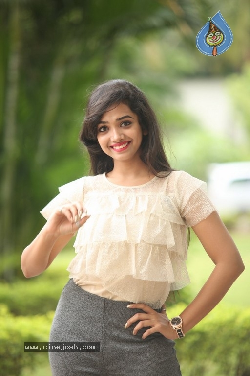 Actress Meghana New Stills - 10 / 17 photos