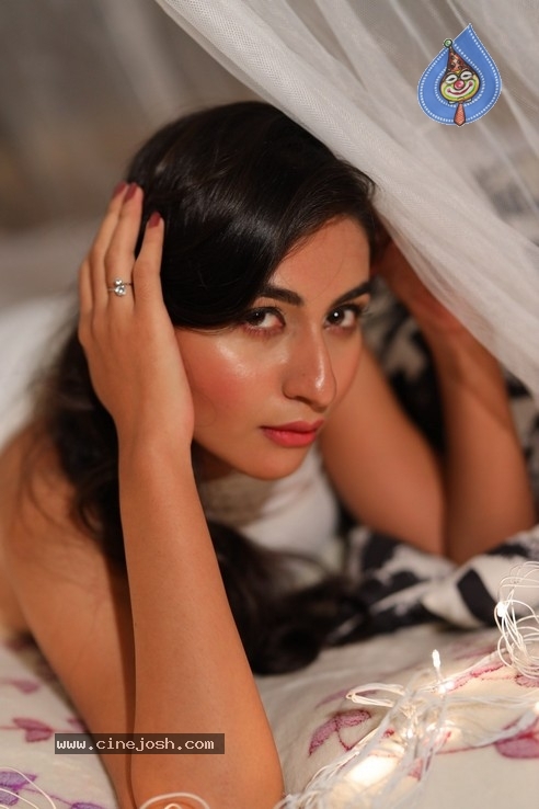 Actress Myra Amiti - 5 / 21 photos