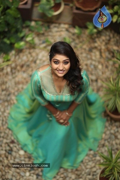 Actress Neelima Esai  Photos - 4 / 4 photos