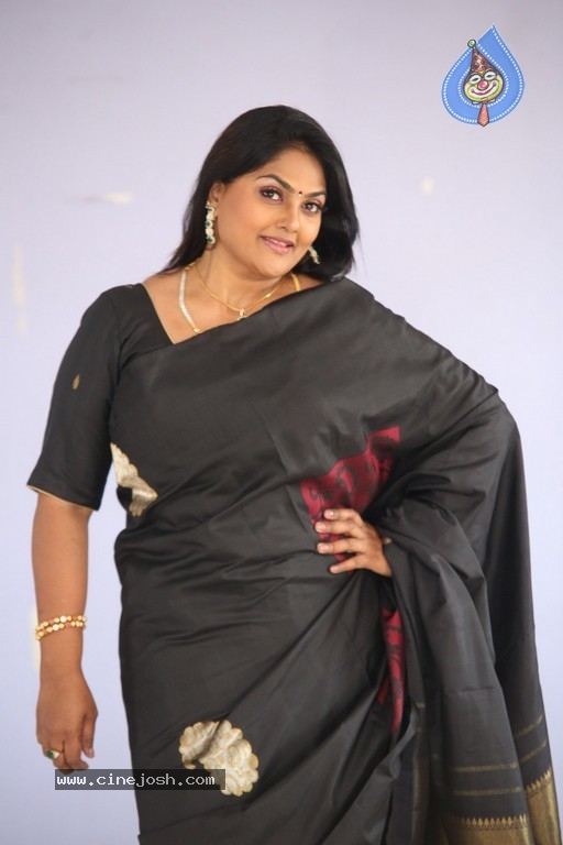 Actress Nirosha Pics - 2 / 21 photos