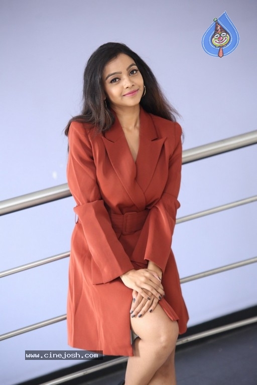 Actress Nithya Shetty Pictures - 13 / 38 photos