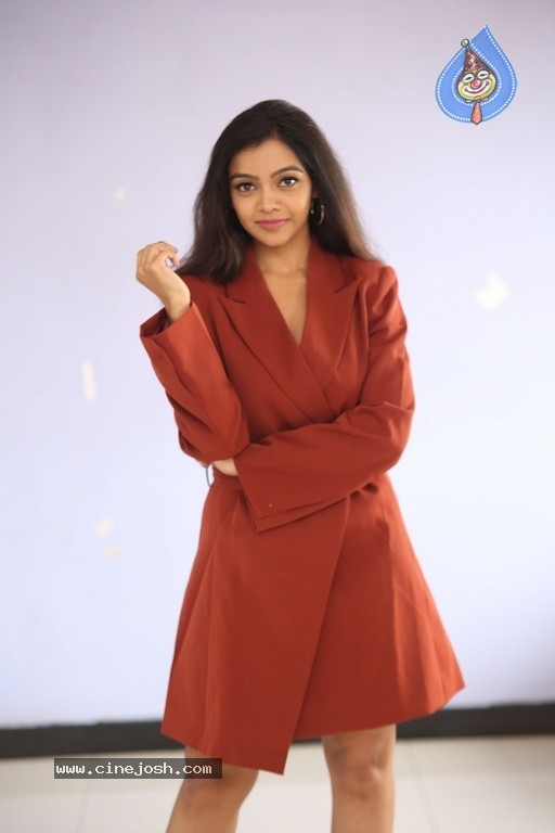 Actress Nithya Shetty Pictures - 18 / 38 photos