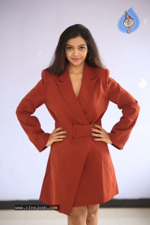 Actress Nithya Shetty Pictures - 21 / 38 photos