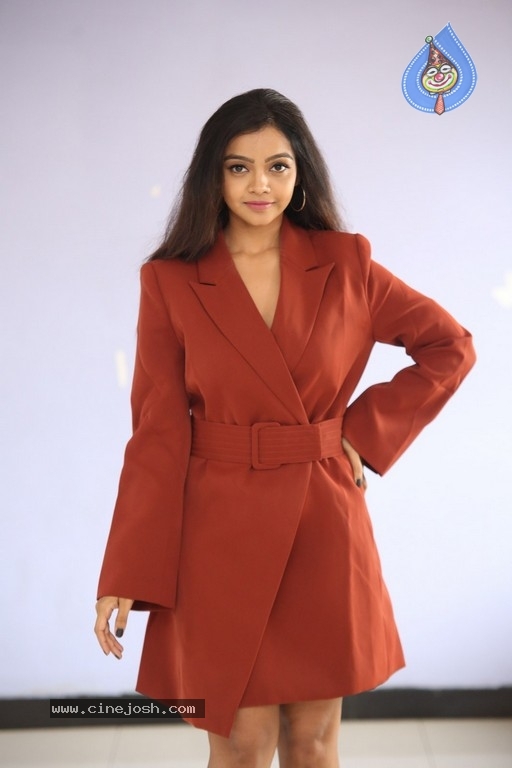 Actress Nithya Shetty Pictures - 24 / 38 photos