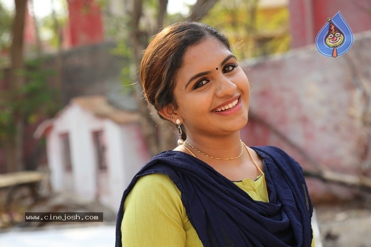  Actress Noorin stills - 1 / 20 photos