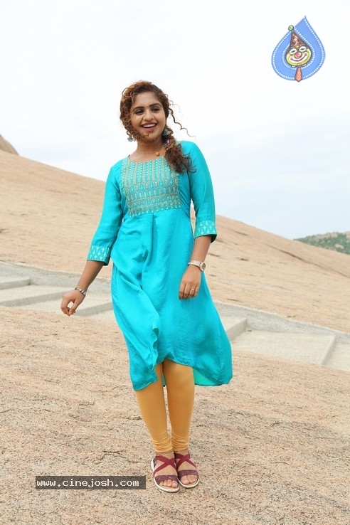  Actress Noorin stills - 7 / 20 photos