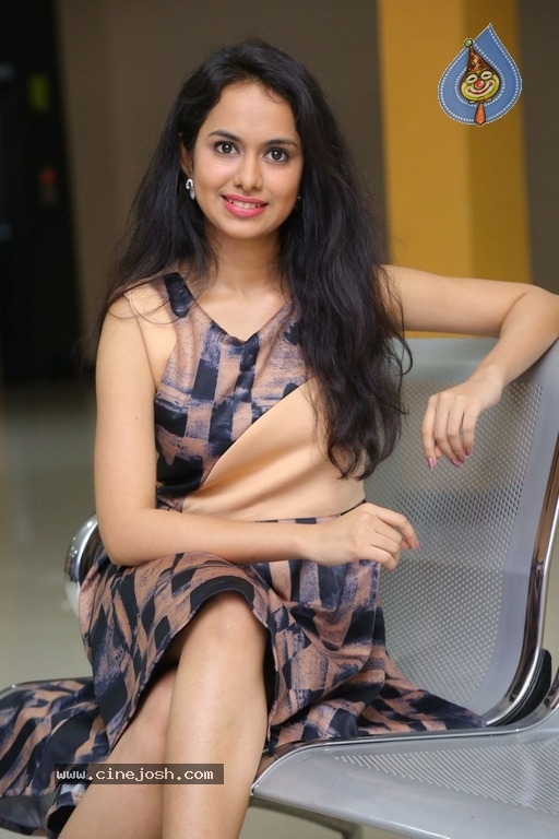 Actress Pallavi Pics - 16 / 21 photos