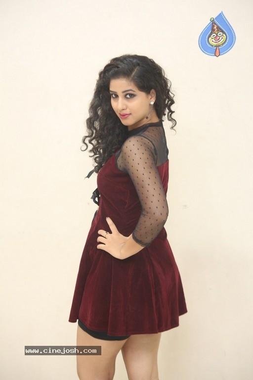 Actress Pavani Images - 27 / 50 photos