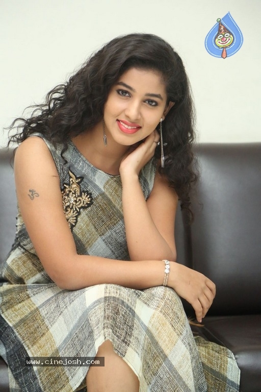 Actress Pavani Latest Photos - 13 / 21 photos