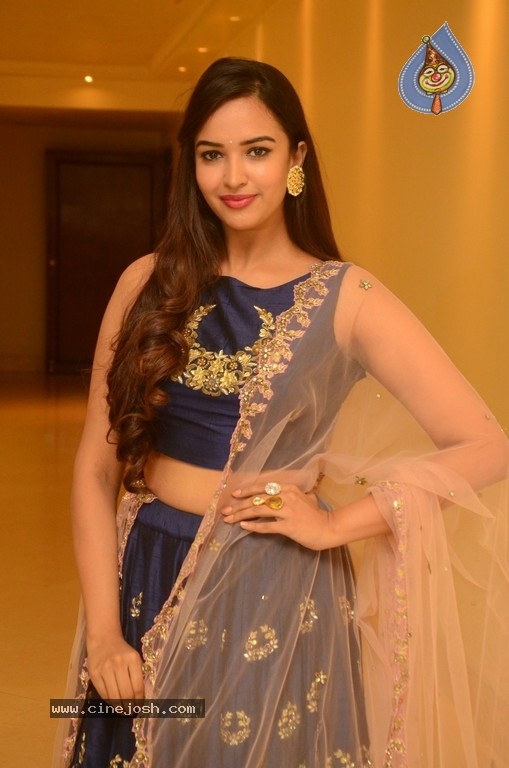 Actress Pujita Ponnada Photos - 11 / 21 photos