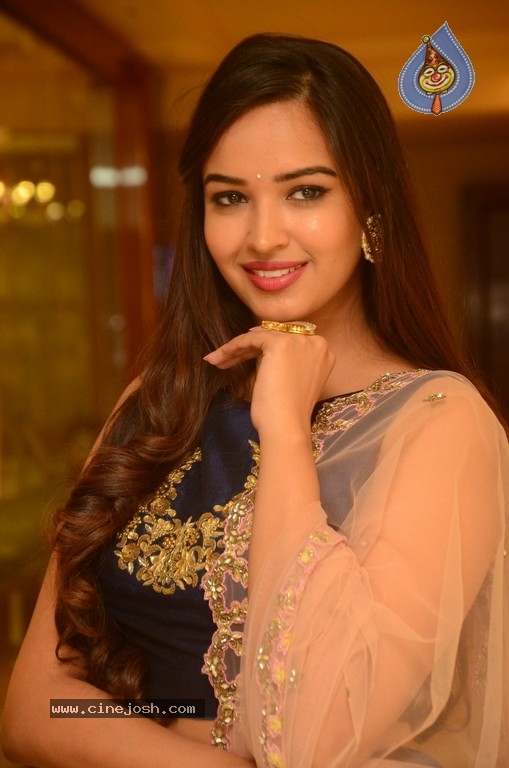 Actress Pujita Ponnada Photos - 13 / 21 photos