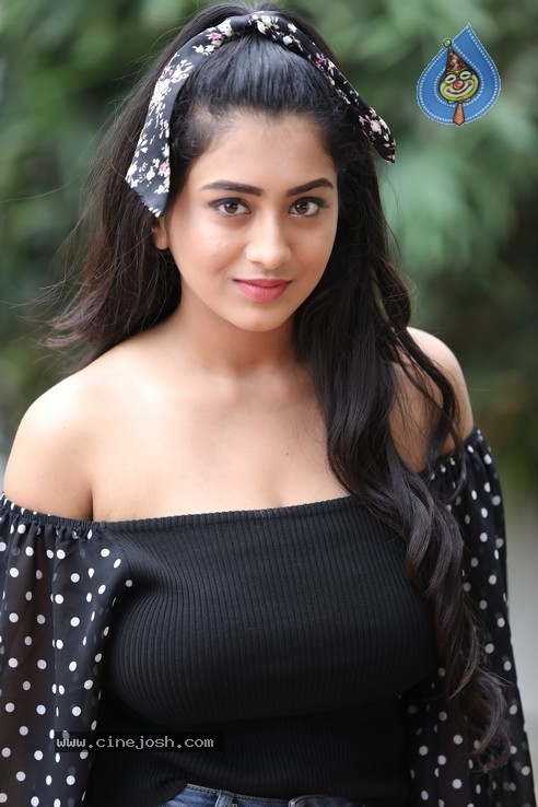 Actress Rashi Singh Stills - 11 / 18 photos