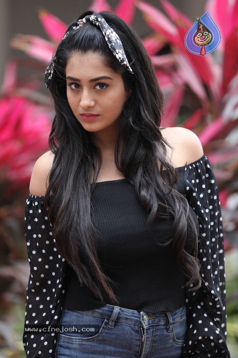 Actress Rashi Singh Stills - 18 / 18 photos
