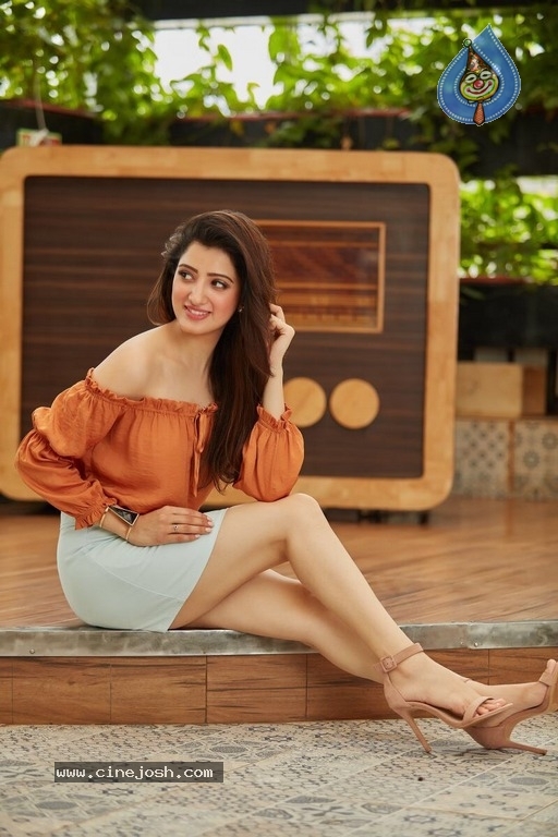Actress Richa Panai Latest Stills - 2 / 12 photos