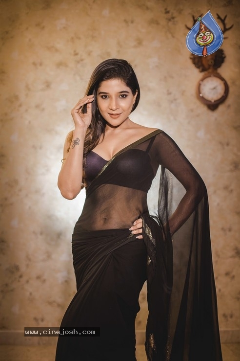 Actress Sakshi Agarwal Stills - 2 / 3 photos