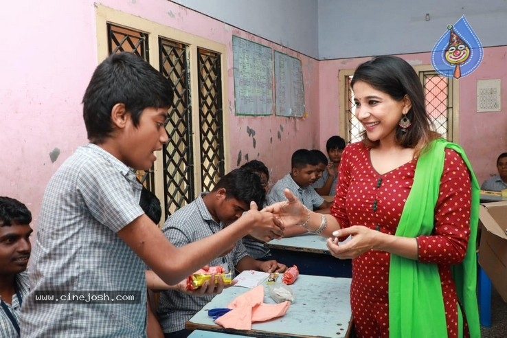 Actress Sakshi Agarwal visited Autism Affected Children Home - 2 / 7 photos