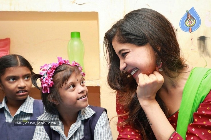 Actress Sakshi Agarwal visited Autism Affected Children Home - 5 / 7 photos