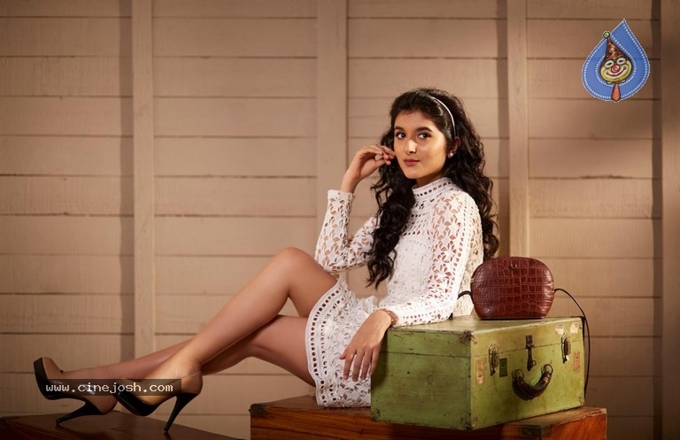 Actress Sanjana Photos - 6 / 12 photos