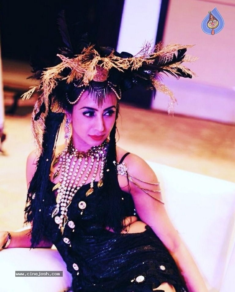 Actress Sanjjanaa Galrani Latest Photos - 8 / 10 photos